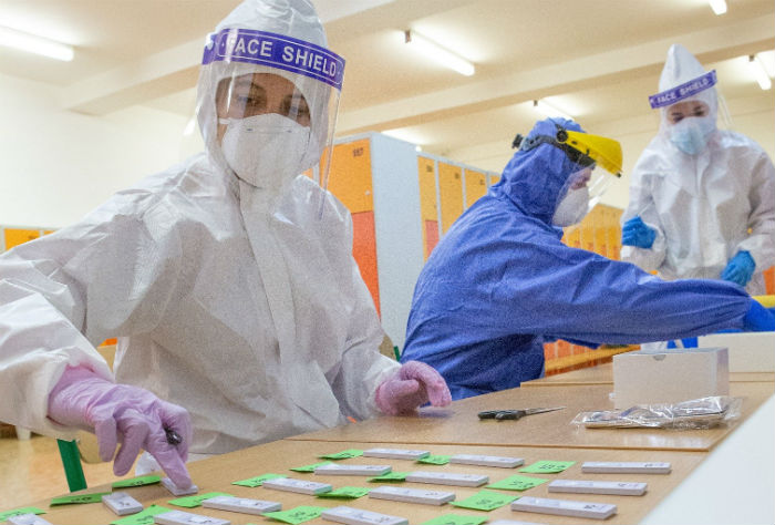 Не обольщайтесь: врач объяснил снижение заболеваемости COVID-19