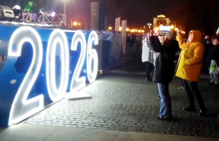 Вчера зажигали елку, сегодня зажигаем на катке: в Астрахани начались предновогодние праздники мероприятия