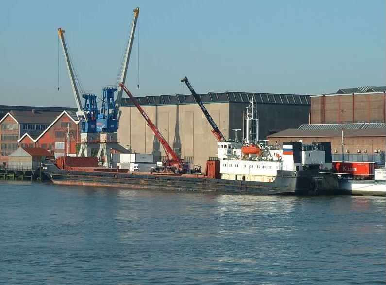 В Астраханской области застрял "Сенатор" вместе с экипажем