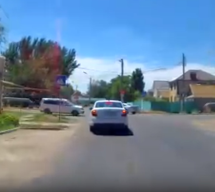 В объектив камеры астраханцев попал нашкодивший водитель