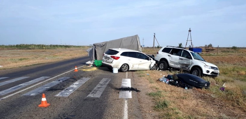 В ДТП на астраханской трассе пострадали трое гостей региона