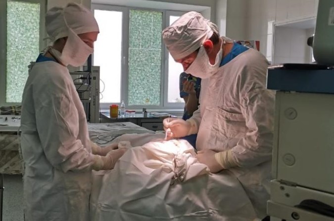 Астраханская детская больница провела первую в своей истории операцию по удалению опухоли на лице 6-месячному малышу