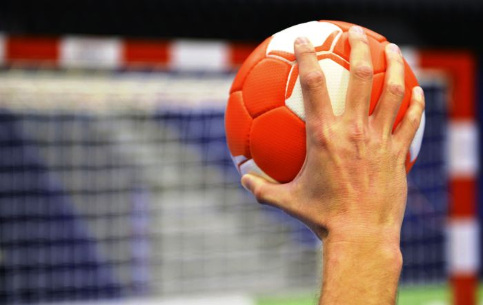 Мяч – на центр: стало известно, где и когда начнут новый сезон астраханские гандбольные команды