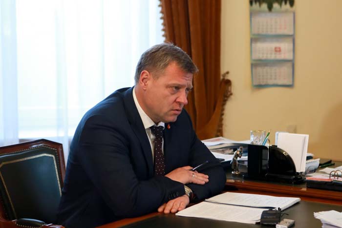 Астраханский губернатор разберется в ситуации с выплатами на детей, озвученной на Прямой линии президента