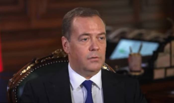 Медведев: Россия ответит в случае использования Киевом американских РСЗО HIMARS