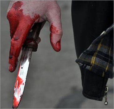 В Астрахани трое подростков угнали машину и пырнули прохожего ножом