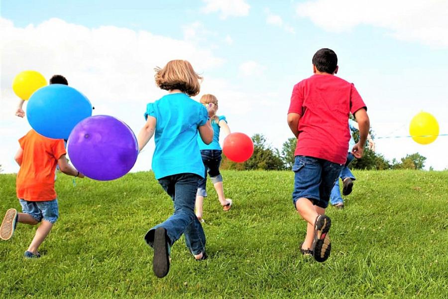 Дети - наше все! Игорь Бабушкин по-человечески поздравил астраханцев с праздником