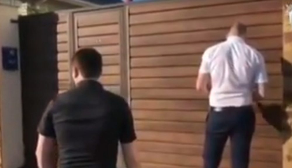 Опубликовано видео обысков в доме у экс-председателя правительства Астраханской области Расула Султанова