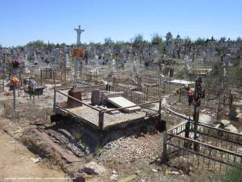 На астраханском кладбище вновь орудуют вандалы