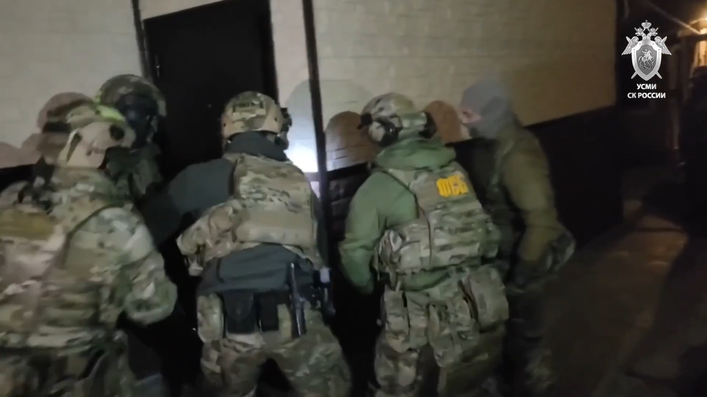 В Астрахани задержали семейную пару, промышлявшую отправлением людей на фронт и хищением их контрактных денег