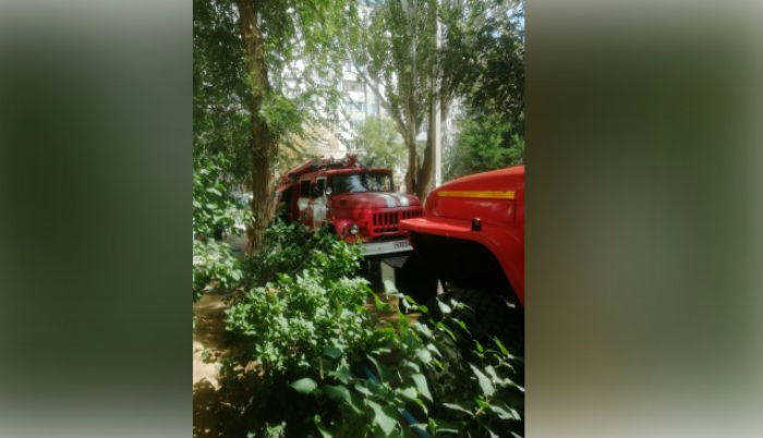 12 астраханцев эвакуировали из-за пожара в многоэтажке