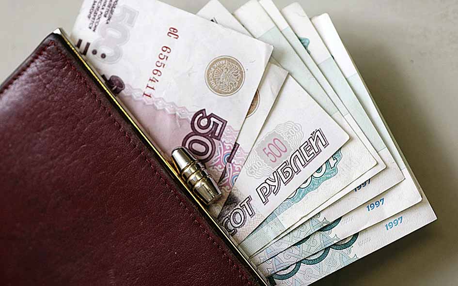 Реальная зарплата в России снизилась на 9%