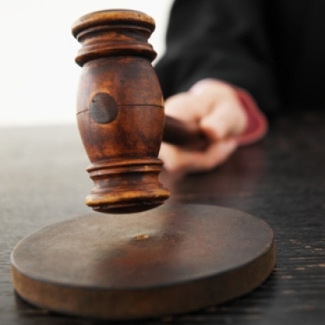  Приговор дня: четыре года тюрьмы за угрозу убийством, хранение наркотиков и издевательства над ребенком