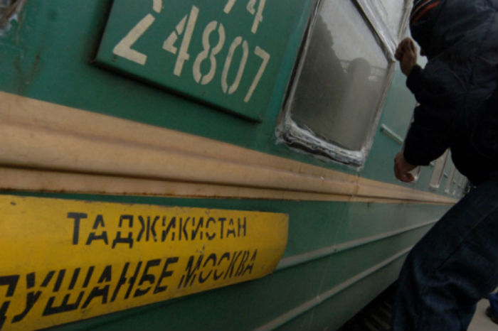 Астраханские пограничники сняли с поезда иностранца, находящегося в бегах