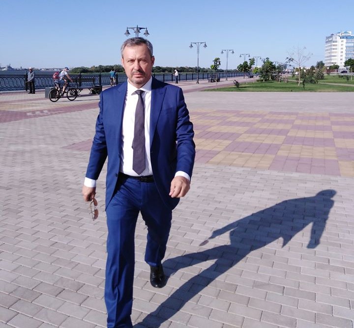 Депутат астраханской облдумы Дмитрий Ануфриев выходит из фракции "Единая Россия" и намерен выйти из партии