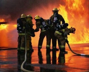 За сутки в Астраханской области сгорели три дома, дача и баня