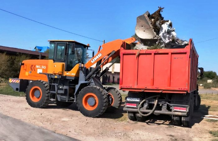 За минувшие выходные с улиц Астрахани вывезли без малого 70 тонн мусора