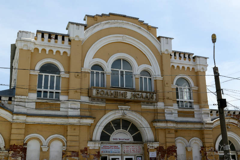 Жители Больших Исад умоляют не закрывать Красную набережную для проезда 