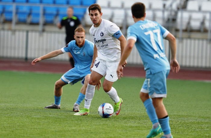 Астраханский «Волгарь» проиграл на последних секундах из-за нелепого пенальти