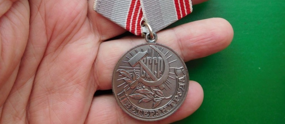 Чтобы пенсионеру дали звание ветерана, понадобилось пожурить астраханского министра