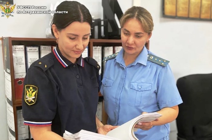 Авто, мобильник и запаска: астраханские приставы арестовали имущество автодолжников 