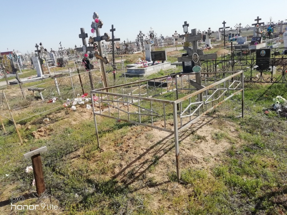 В Астрахани на кладбище снова орудуют вандалы