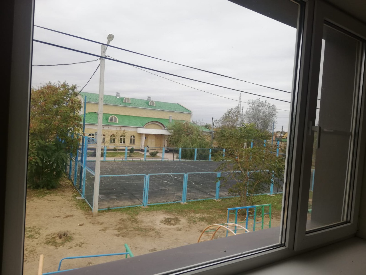 По программе ЕР в 2022 году отремонтировали 1100 школ в 75 регионах России