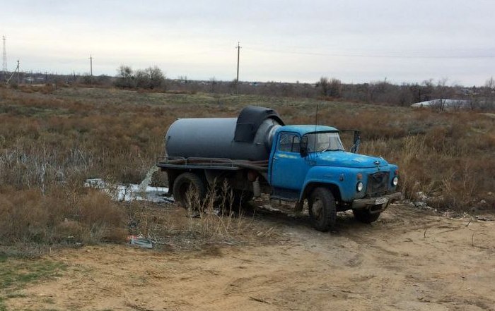 С начала года в Астраханской области зафиксированы более 30 фактов загрязнения почвы сброшенными отходами