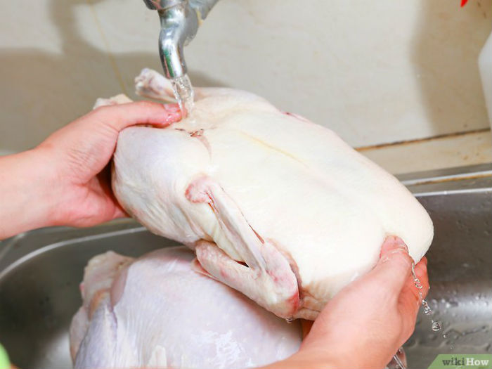 Специалисты рассказали, почему нельзя мыть курицу перед готовкой