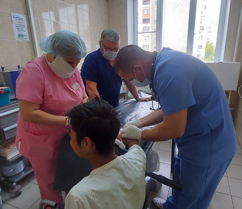 Астраханский подросток чуть не умер после игры со сверстниками