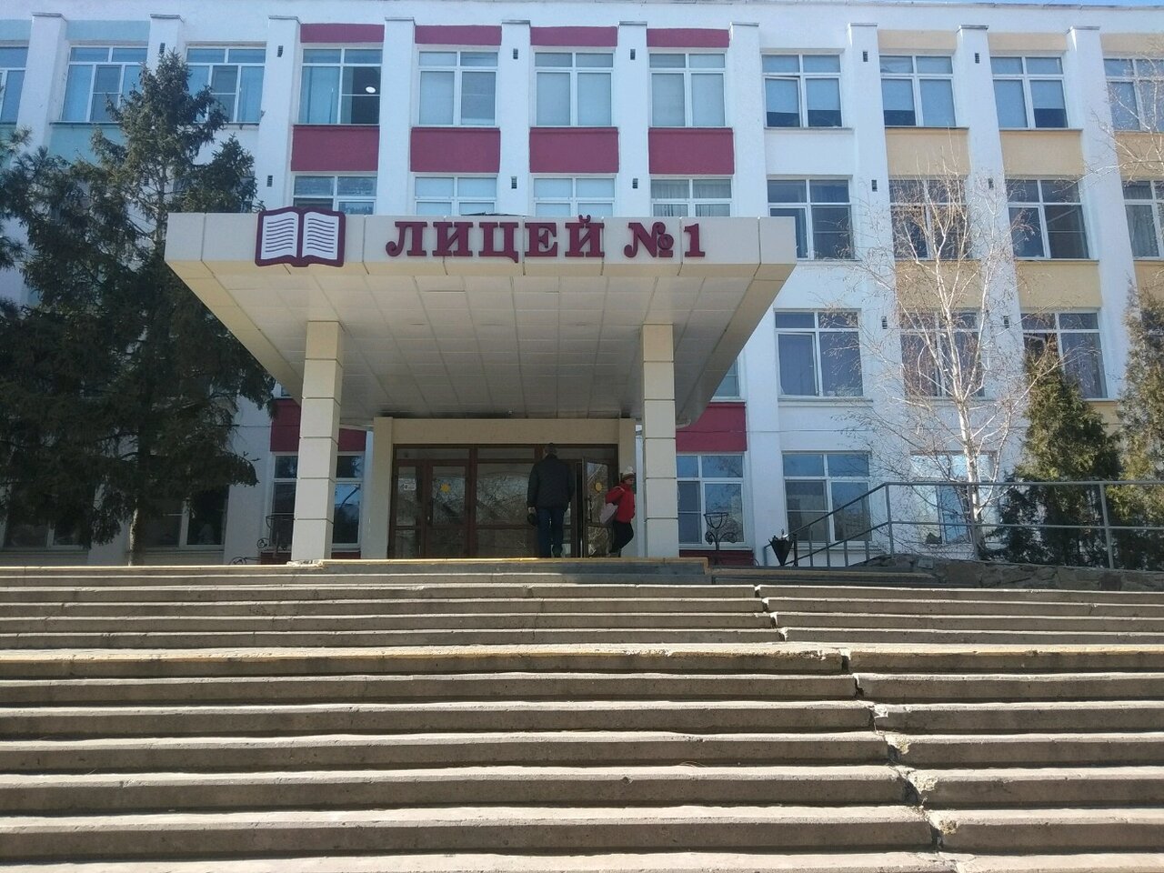 В Астрахани вновь массово эвакуируют школы