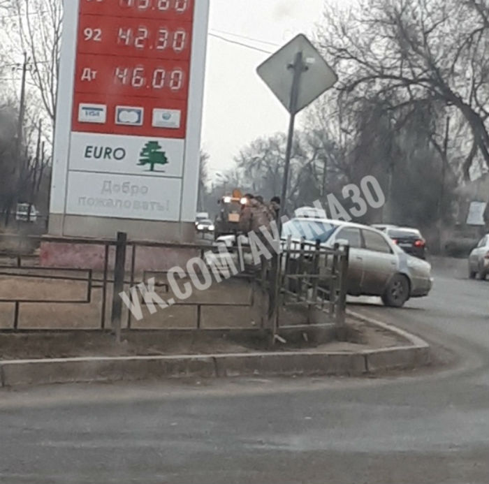 Это фиаско, братан. В сети появилось видео неудачного поворота астраханца за рулем авто