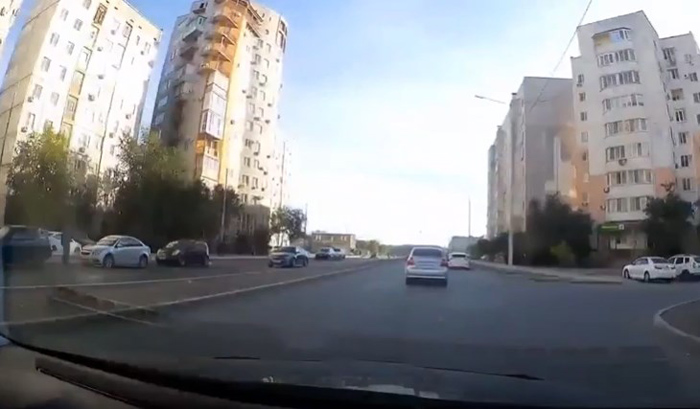 Новая дорога по улице Бориса Алексеева сильно озадачила астраханцев