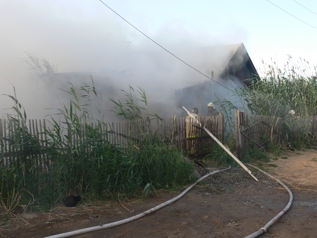 В Астрахани произошел крупный пожар (ОБНОВЛЕНО!)