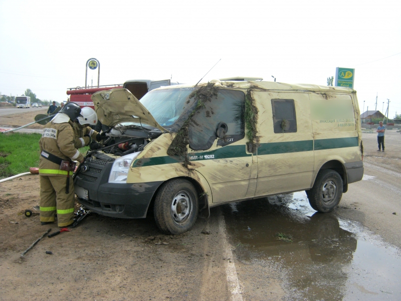 Под Астраханью столкнулись Газель и инкассаторский автомобиль: пострадало три человека