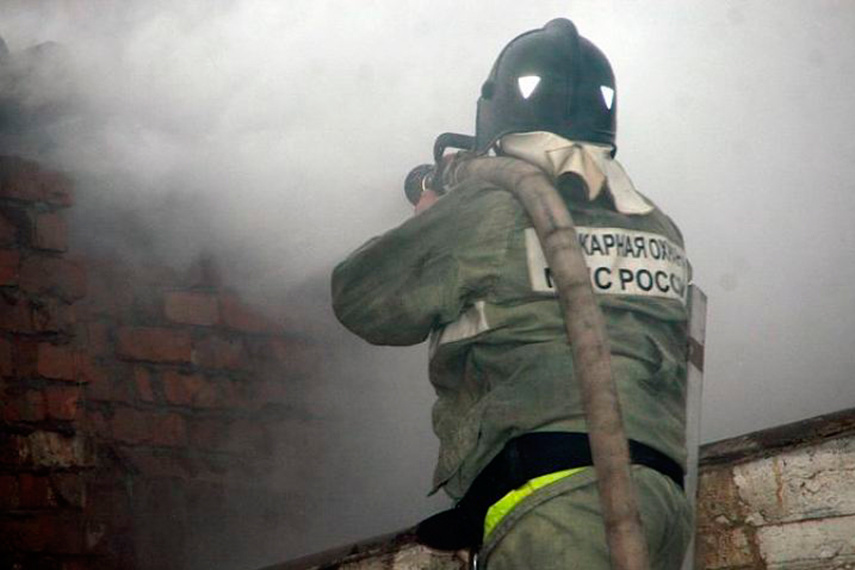 В ночном пожаре в Ахтубинске горел многоквартирный дом, есть пострадавшие