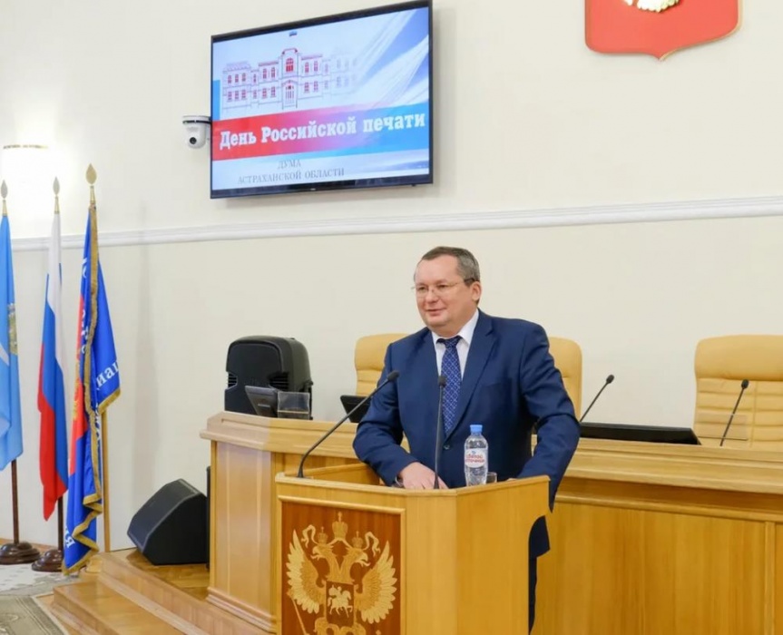 Астраханских журналистов поздравили и сравнили с верблюдами