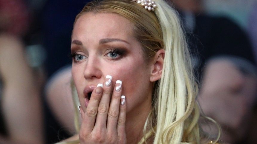 Анастасия Волочкова задолжала налоговой огромную сумму, в том числе и за астраханские квартиры