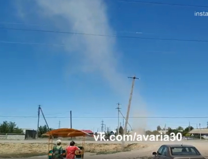 Астраханцы поймали на видео смерч в Ахтубинском районе