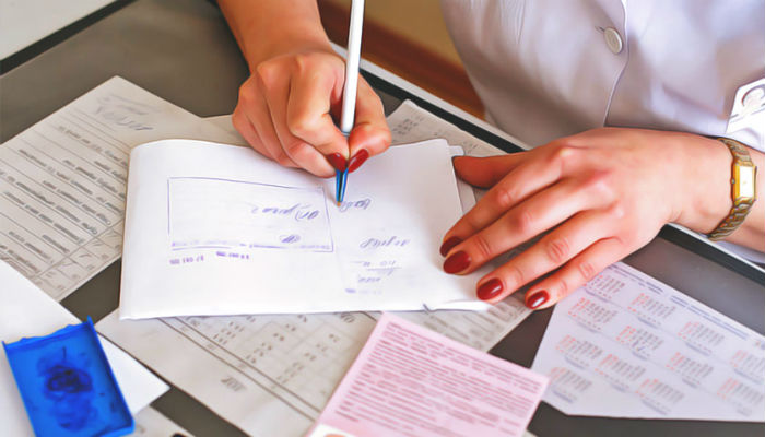 Врач астраханской поликлиники совершила подлог