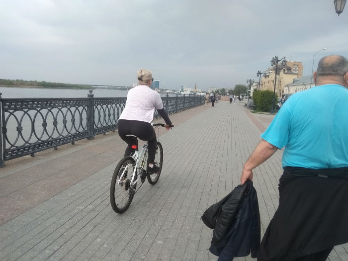 В Астрахани на набережной Волги открылся прокат велосипедов и электросамокатов