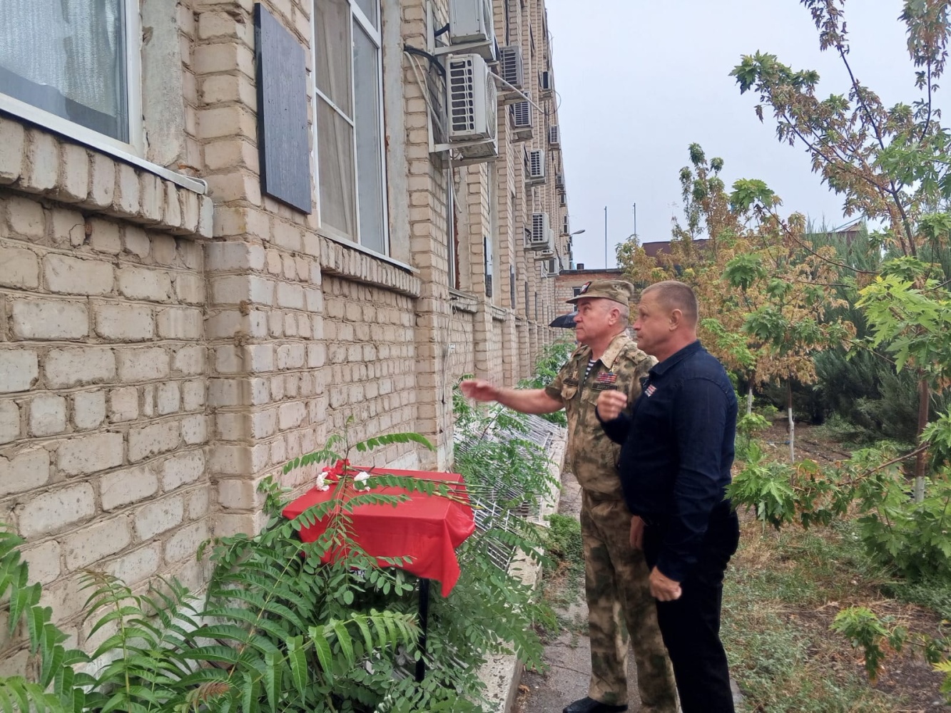 Память астраханских офицеров почтили в Астрахани и Мариуполе