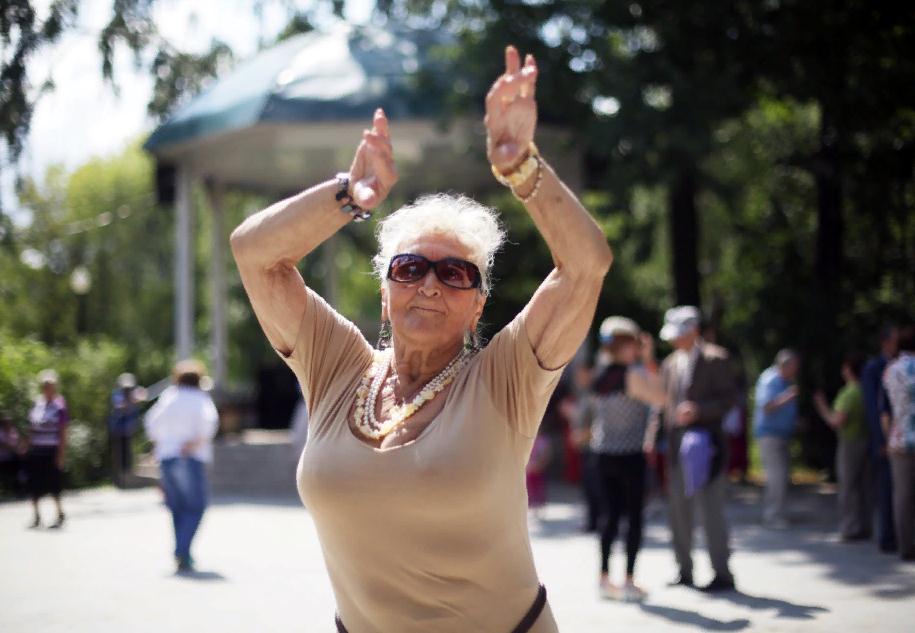 Сергей Морозов начал возвращать льготы и вводить новые