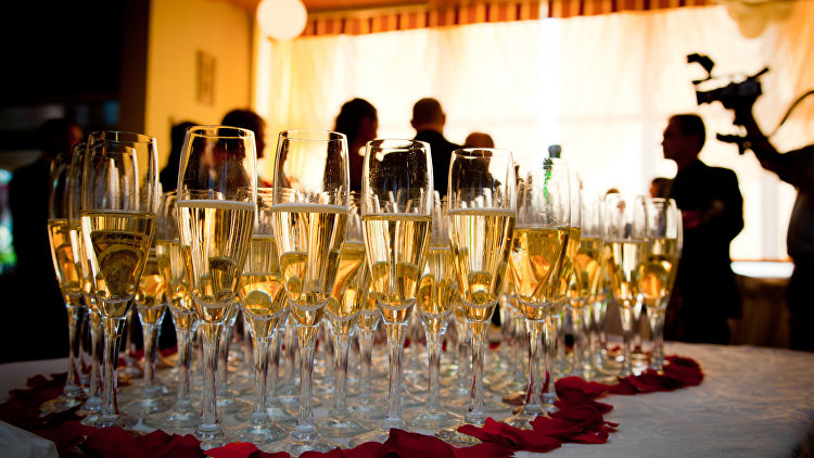 Пить или не пить? На воспитательниц астраханского детского сада набросились из-за корпоратива