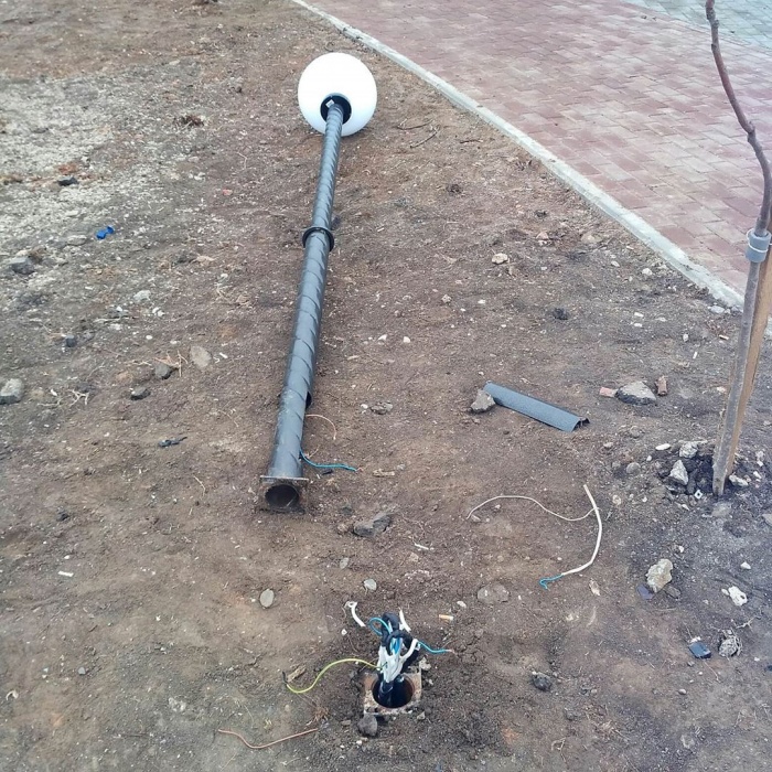 В многострадальном трусовском парке вандалы опять наследили