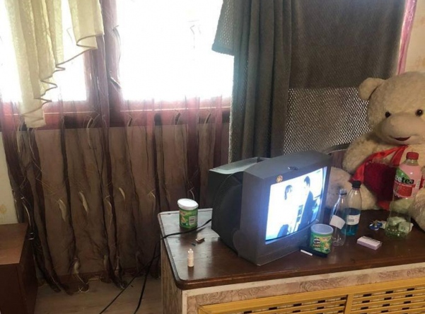 Молодая астраханка устроила в своей квартире наркопритон