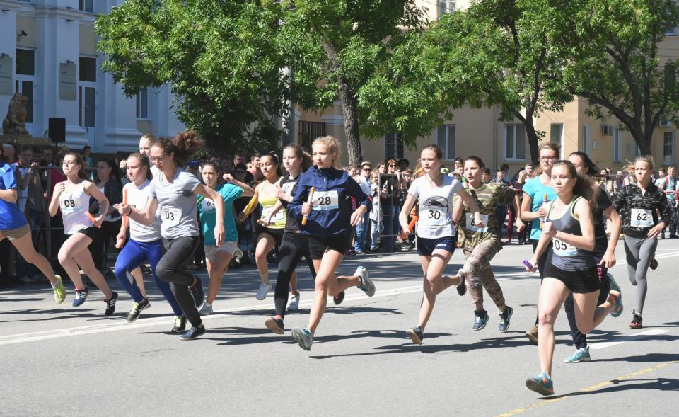Более 1200 астраханцев поучаствовали в легкоатлетической эстафете