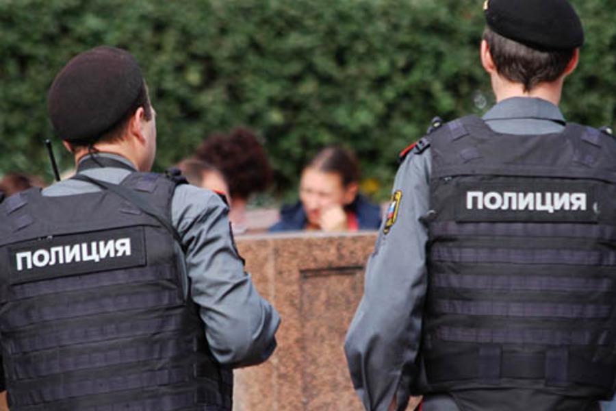 Стало известно, почему полицейские стояли в центре Астрахани с автоматами