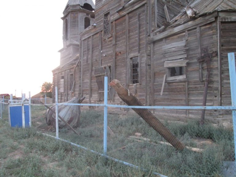 В Астраханской области разрушается одна из старейших церквей