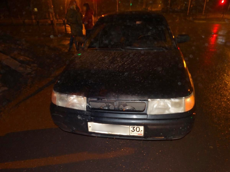 В Астрахани под машину попала 15-летняя девочка